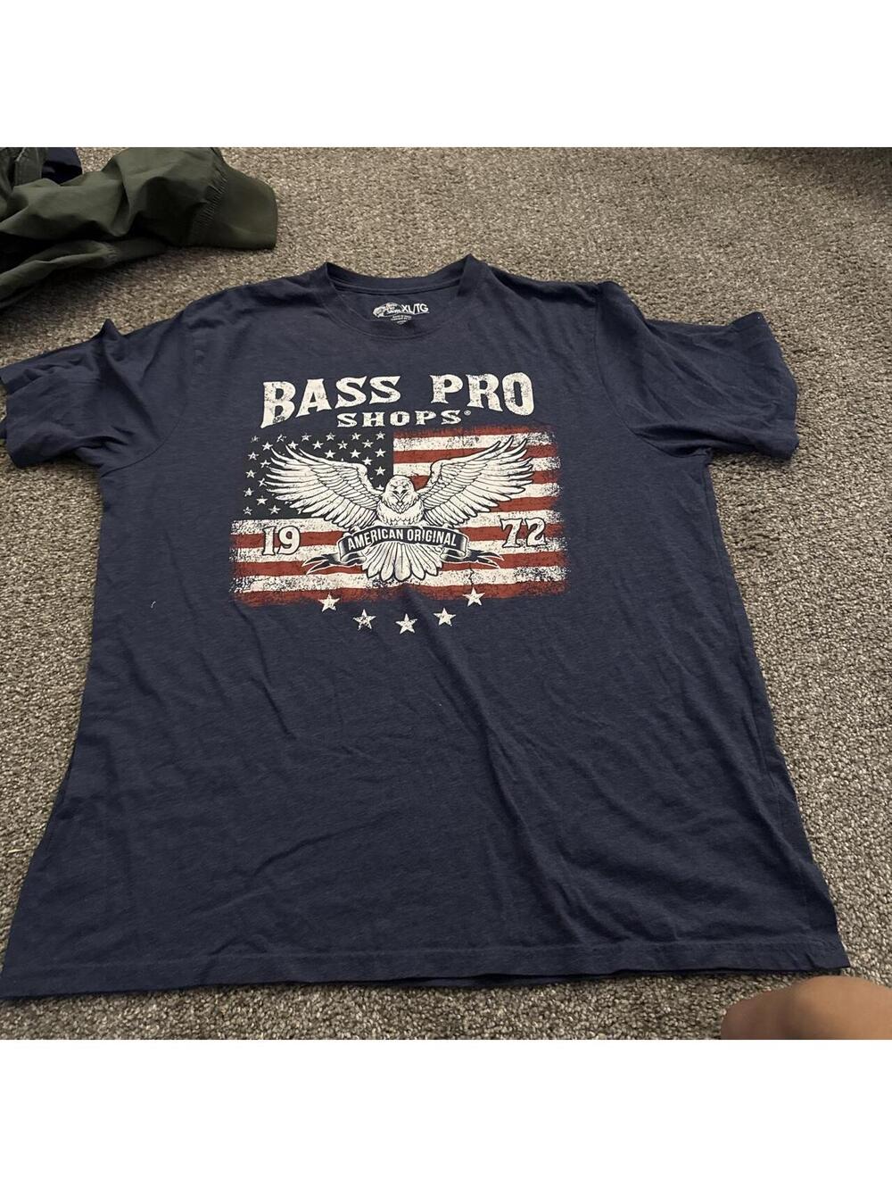 Bass Pro Shops Men's Navy and Blue Tshirt